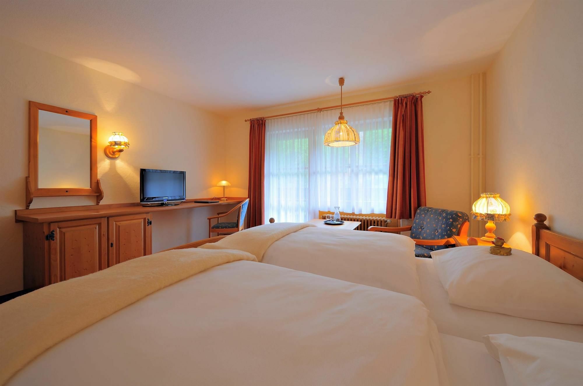 Hotel Hofgut Sternen - Ravennaschlucht Breitnau Room photo